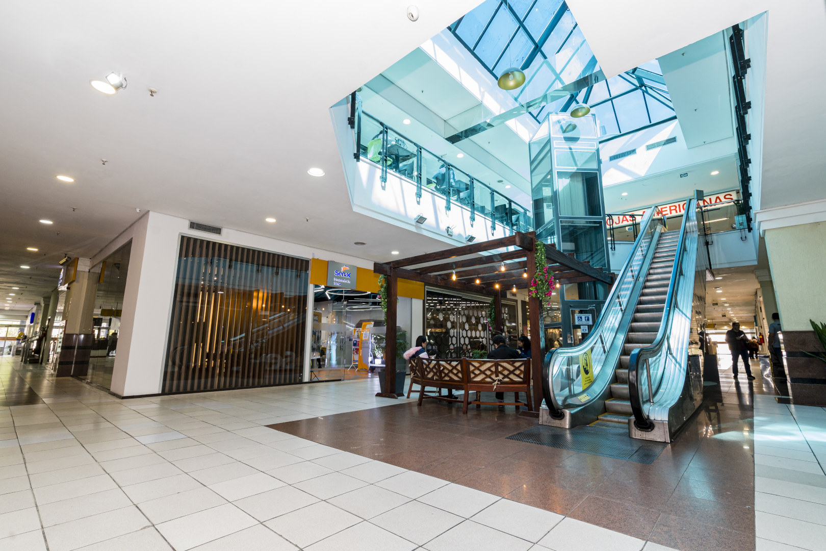 1º piso do Lindóia Shopping, próximo ao Senac